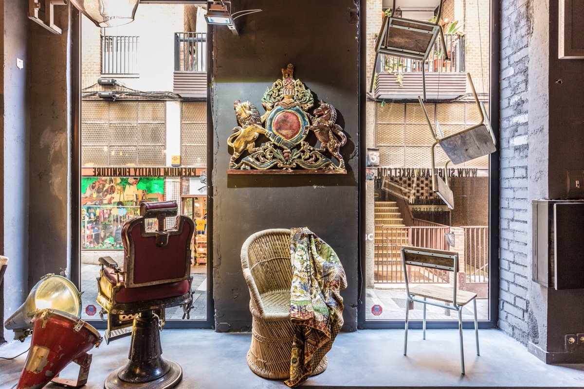 BegonaFG's tweet photo. Para fans de la deco, @SingularMarket ya está abierta en el @RastrodeMadrid en San Cayetano 8. #decoración #vintage #estiloindustrial #loft https://t.co/KzJPWgmr7W