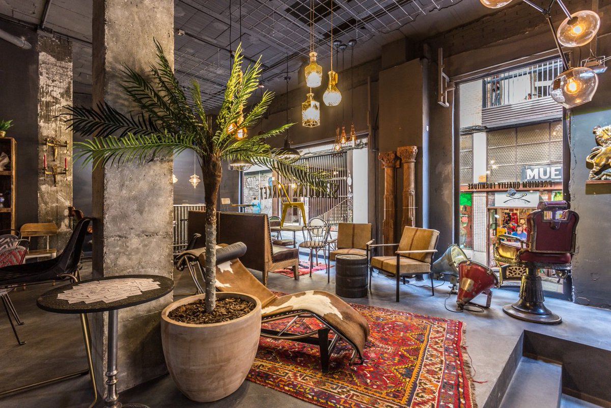 BegonaFG's tweet photo. Para fans de la deco, @SingularMarket ya está abierta en el @RastrodeMadrid en San Cayetano 8. #decoración #vintage #estiloindustrial #loft https://t.co/KzJPWgmr7W