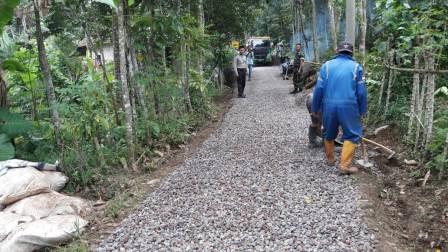 CesnaLeni's tweet photo. Pmerataan pembangunn desa Palasarigirang
#4ProgramPrioritasDesa
#PropJawaBarat
@jokowi @KemenDesa  @taufikmadjid71 @EkoSandjojo 
@BappenasRI https://t.co/CMaV3lLQ5B