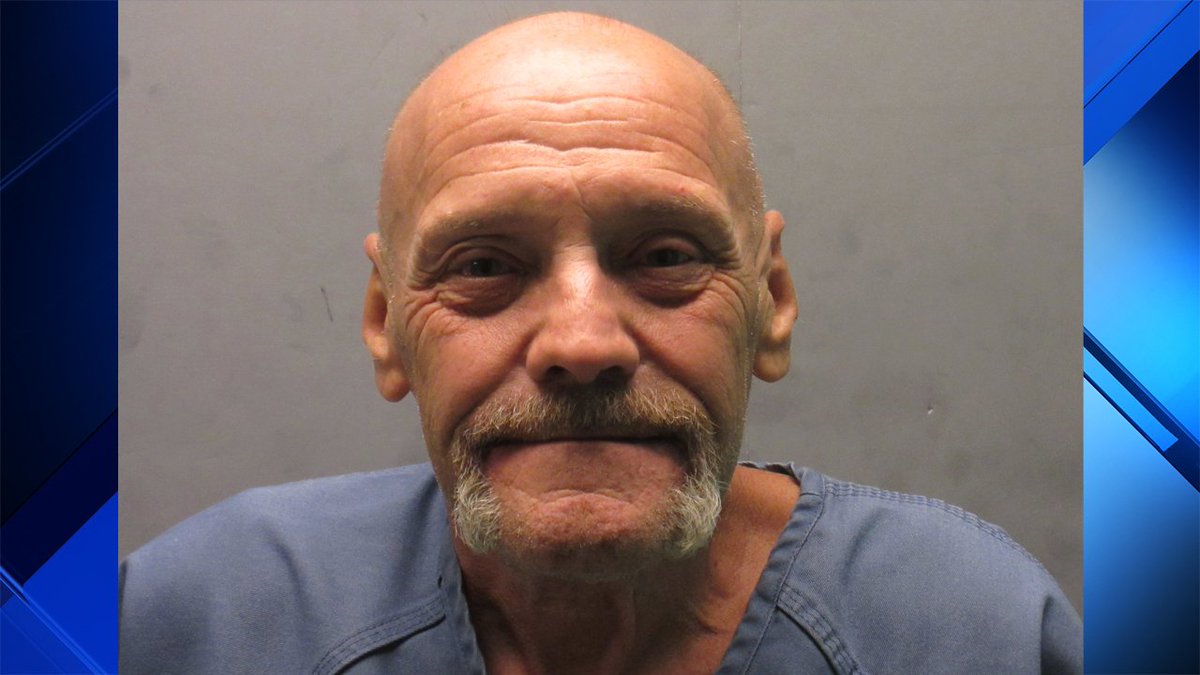 After firing shots into air, naked, intoxicated suspect greets deputies bit.ly/2ynBl1T?utm_me… https://t.co/GfWNi2tCpX