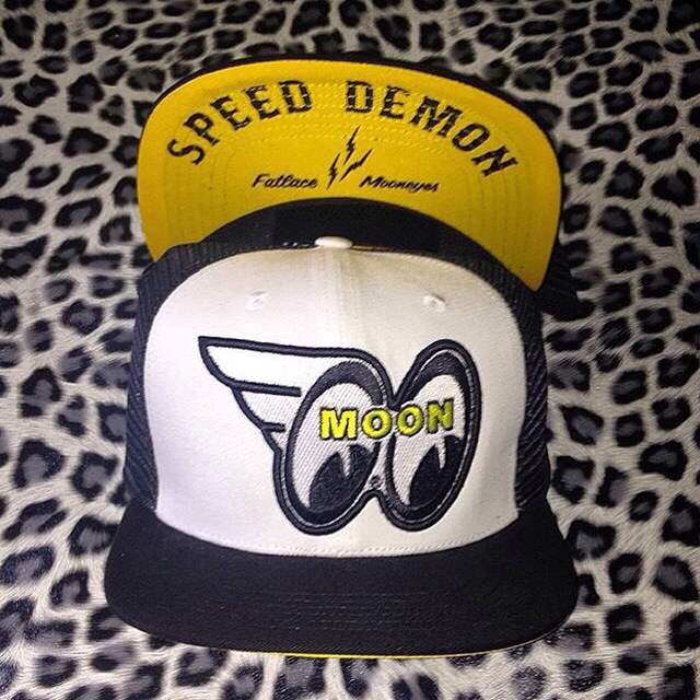 Tshirt 280k and hat 350k M00N JAPAN