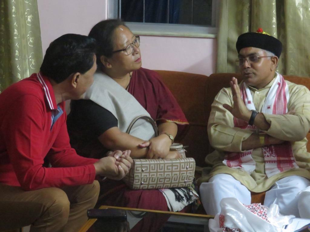 DilipGhoshBJP's tweet photo. Courtesy meeting with the representatives of "Gorkha Janmukti Morcha".

#DarjeelingTour https://t.co/VJFktXAMWC