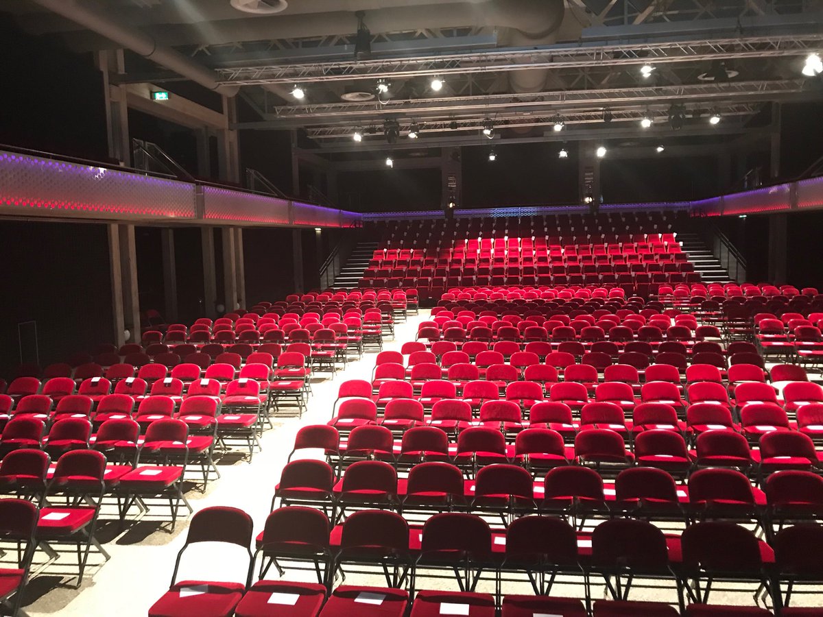 De zaal gaat open voor de Inspiratie avond ‘kinderen hebben nieuws’