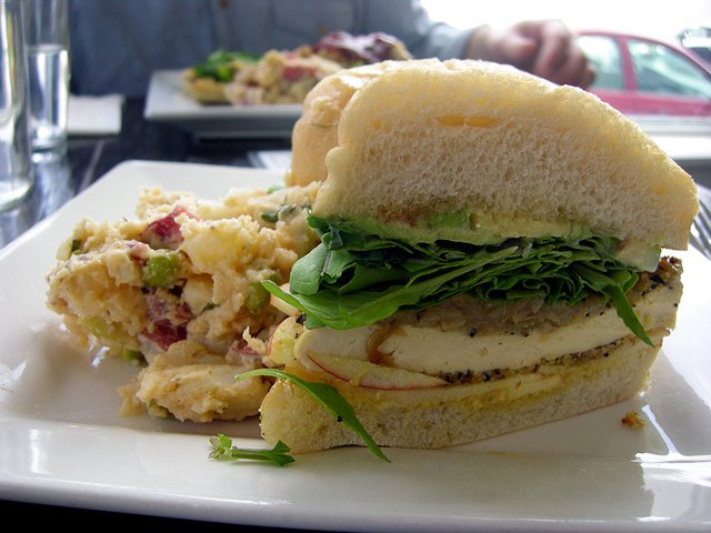 LumberInn's tweet photo. Stop in today for our Wednesday specials including the apple and avocado chicken sandwich with mixed greens for only $10.50! https://t.co/K3jdfvlk0H
