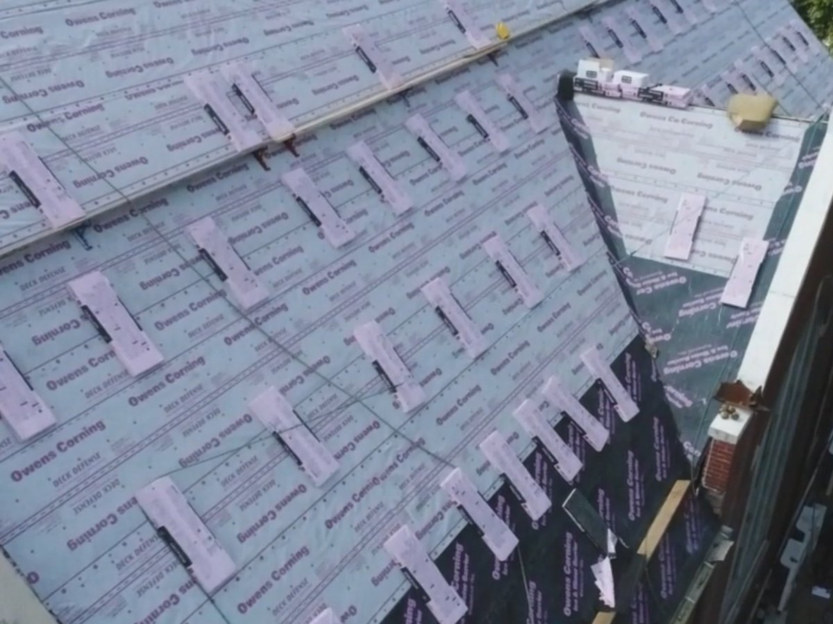 CarlsonBrothers's tweet photo. Another day with #owenscorning products #roofing #underlayment #iceshield #duration https://t.co/ahKGuCNynm https://t.co/1xscEiFGQv