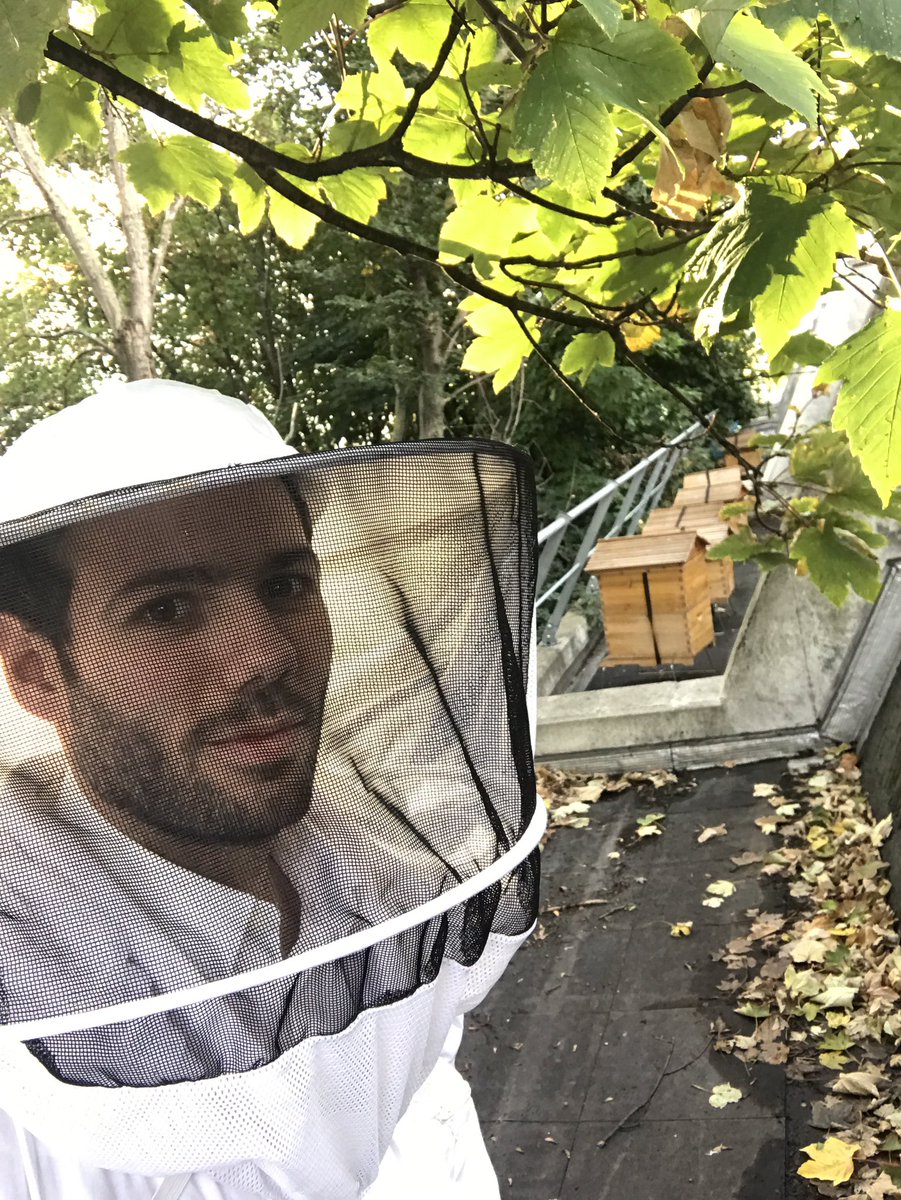 jujukama's tweet photo. À la découverte des Abeilles de @apiscivi sur le toit des gares du @RERC_SNCF @GroupeSNCF #biodiversite #miel #sncf #bzzz https://t.co/XuPCYzJY79