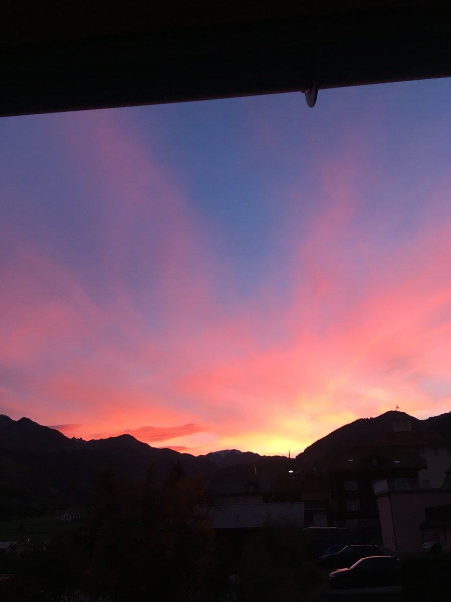 piushuon's tweet photo. Der Himmel schön und bald kommt der Mond #disentis https://t.co/9pa5k7sh98