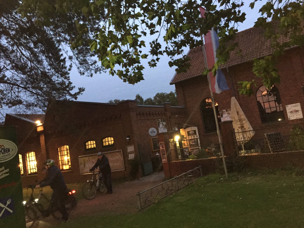 Diner met de Duits-Nederlandse werkgroep <a href="/Techniktag_Boch/">Techniktag Bocholt</a> in @bocholter_city! #Genau