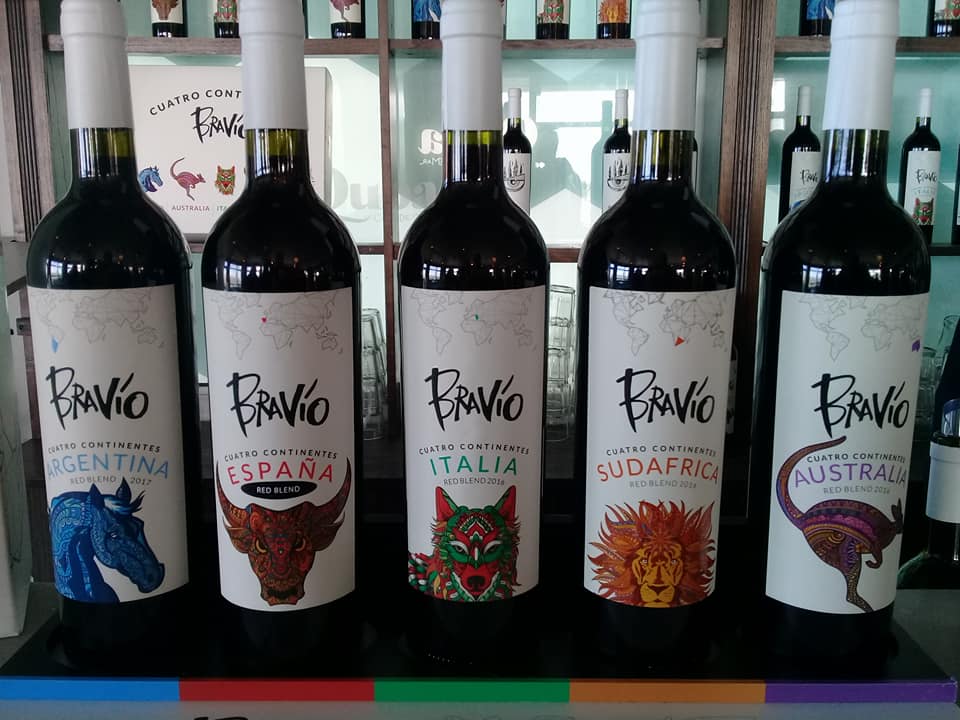 SamaraMDQ's tweet photo. El Mar Une Continentes y el Vino Une a las Personas !! ... y asì fue 
@BodegaUxmal en MDQ https://t.co/jBPA7DFq7k