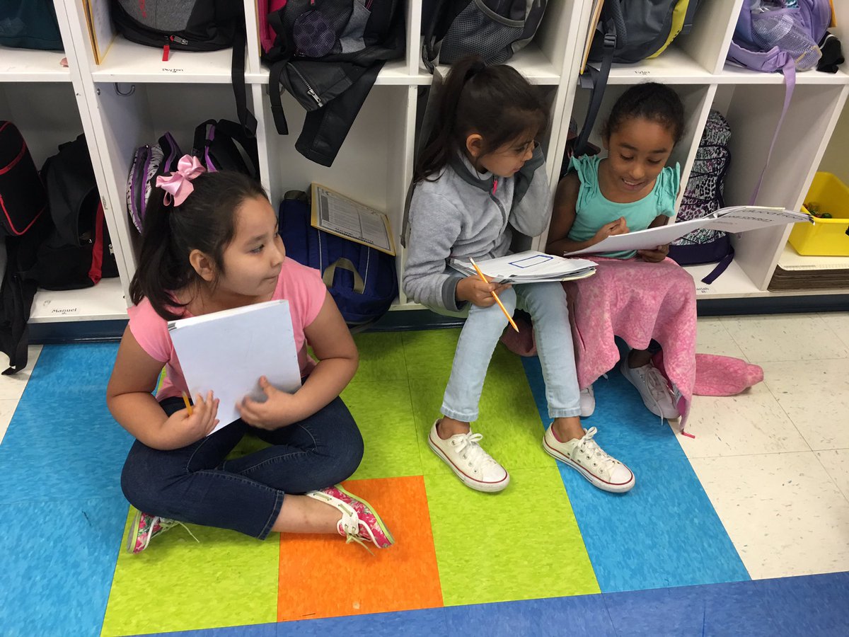 simo_mrs's tweet photo. Sharing our informative paragraphs #AESowltheway https://t.co/pcRSsJ7v9m