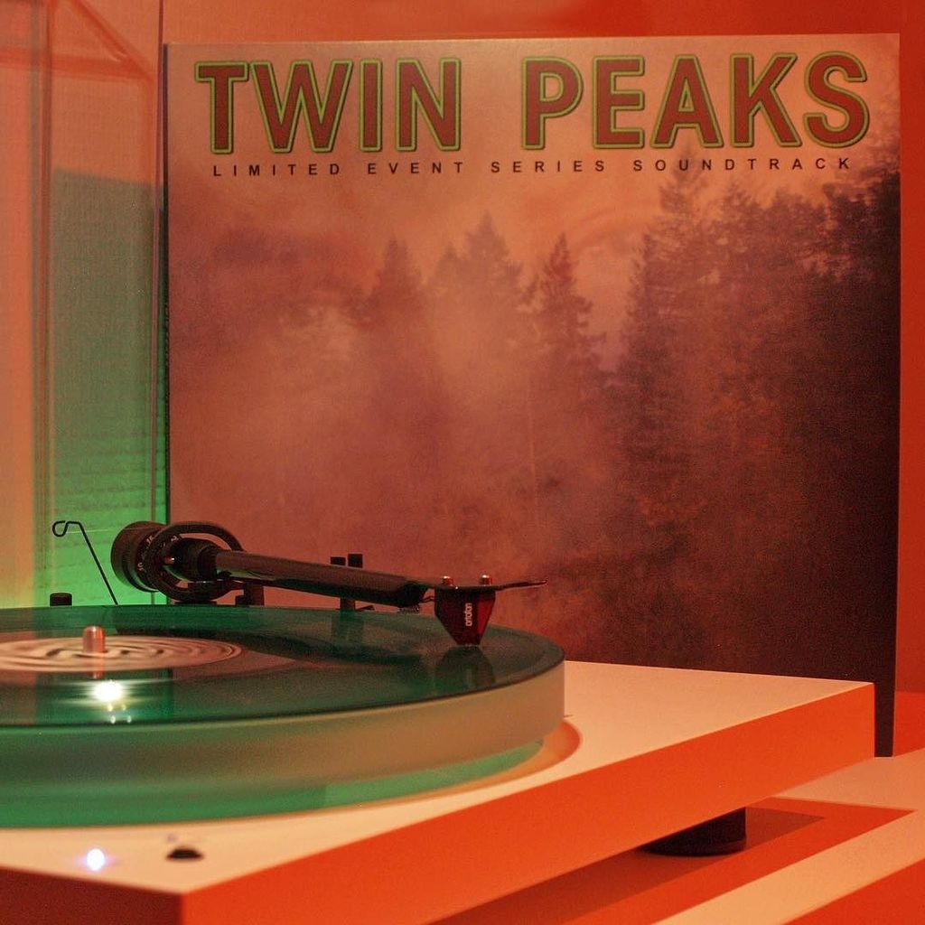 Spookaap's tweet photo. Falling for Twin Peaks, the OST of S3 (The Return) on beautiful neon green vinyl #limitededition #vinyl #twinpeaks… https://t.co/P6TsDlKrHz https://t.co/ttzDia25bz