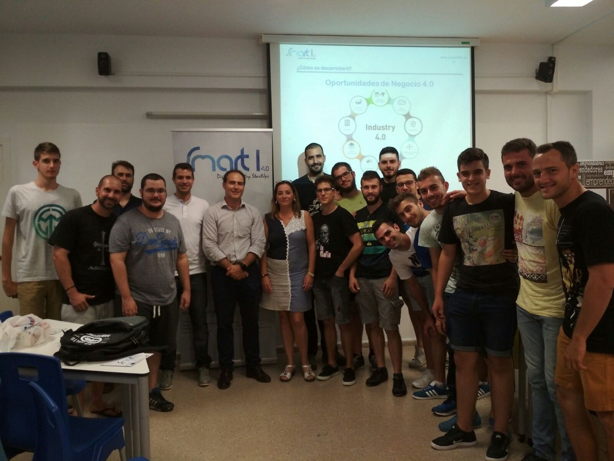 CEEICT's tweet photo. La #Industria40 llega al IES Politécnico Ct de la mano de @Smarti40 Los chicos de mecatrónica conocen las posibilidades de estas tecnologías https://t.co/4iUM9njR7J