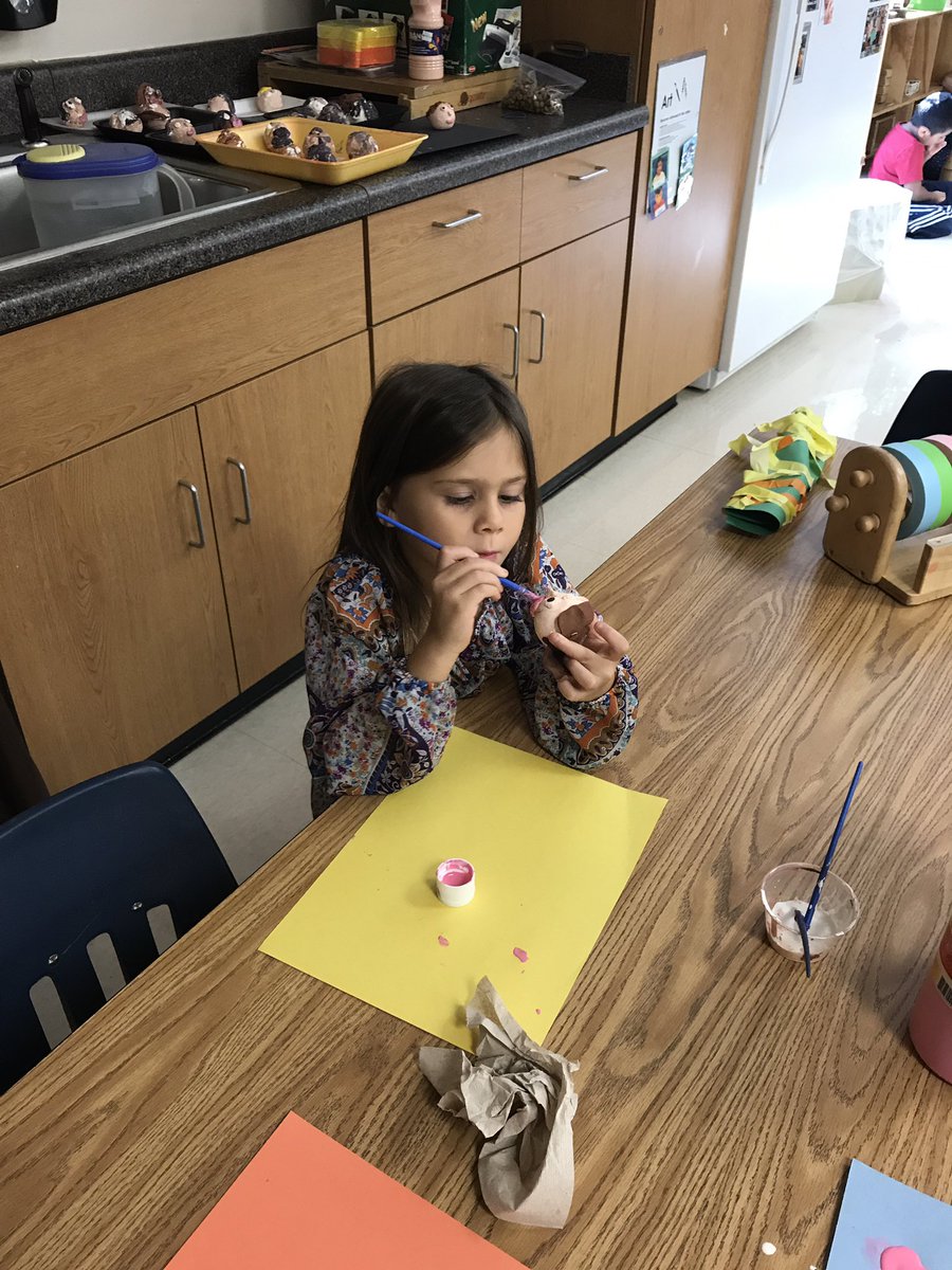 kinderforestsc's tweet photo. Finishing our "All About Me" sculptures! #MonaviewMoments #4Kfun https://t.co/nYOu8y5qD1