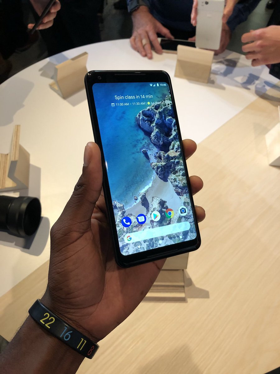 MKBHD's tweet image. Pixel 2 XL