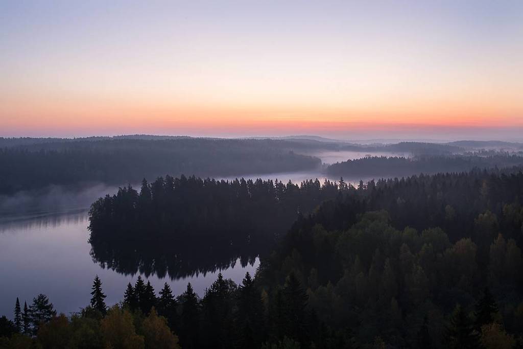 Gofinland_fi's tweet photo. Featured artist @roopesirola -  Beautiful Aulanko
.
#Gofinland - Selected by @juha.kal .
#sunset #aulanko #autumn #artofvisuals #visualsofl… https://t.co/hA548QVAto