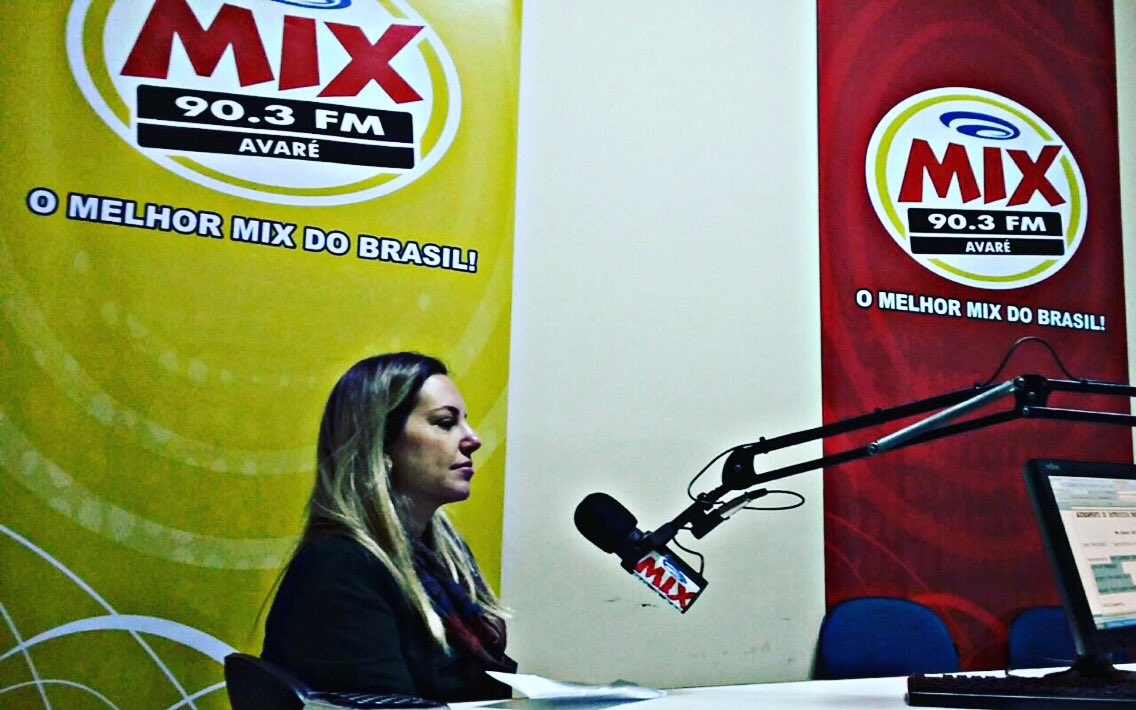 AvareMix's tweet image. Prof.a Marina Villardi coordenadora do curso de pedagogia da FSP  ao vivo sobre o evento Blitz Mix em comemoração ao Dias das Crianças!
