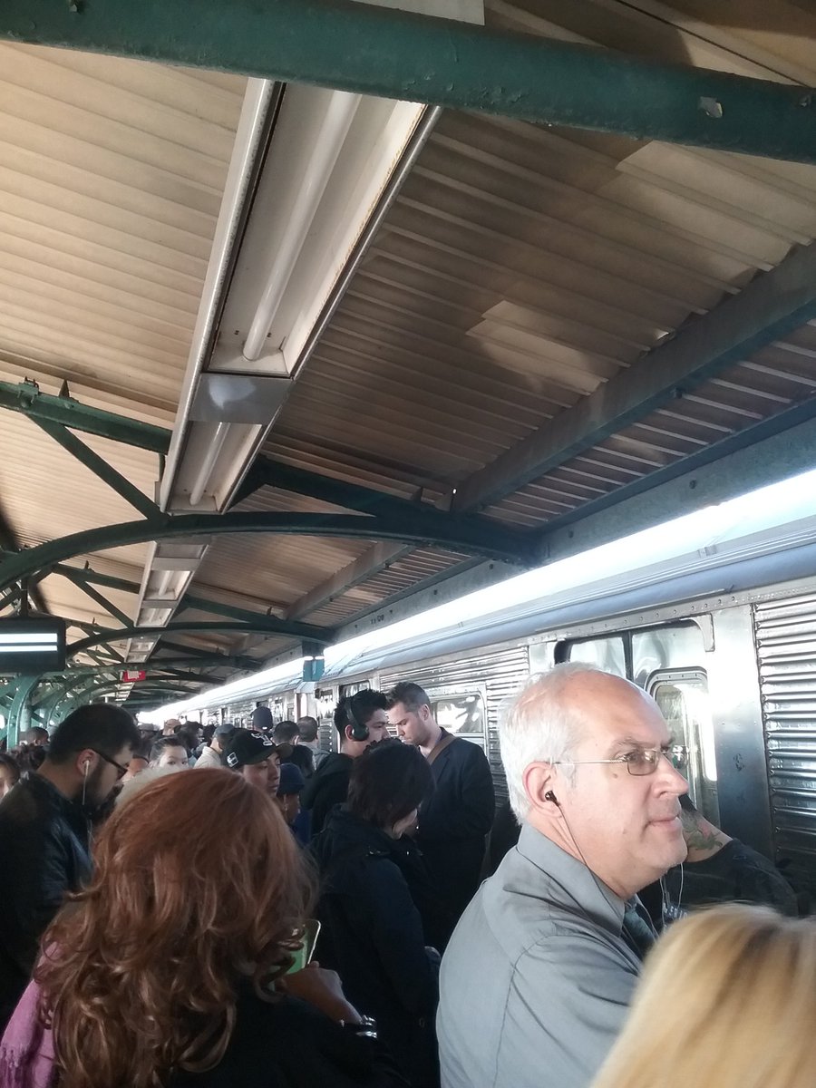 philiplouie01's tweet image. Another day. ANOTHER @NYCTSubway problem! Why do we still run these old J trains?!? #doorproblems #delays