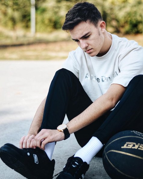 Somos del siglo pasado pero eso no nos convierte en carcas.
Ficha las #zapas de <a href="/Oscarcobo8/">oscar cobo</a> ➡ bit.ly/2xYKcWJ #ParedesClassic