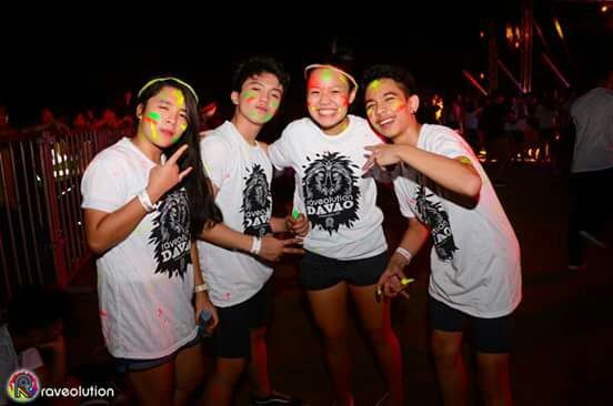 Raveolutionph's tweet image. Weekend is near, so smile! Give everyone a whole lot of awesomeness! 😉😊🙌

#OneRhythmOneNation
#RaveolutionPH #UniteinColor