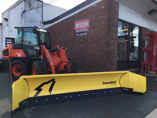 fdrhitches's tweet photo. This SnowWolf Quattro Plow looks great on our Wheel Loader! Guess what? They are both for sale! Come by &amp; check them out! @snowwolfplows https://t.co/6l2lpouKCe