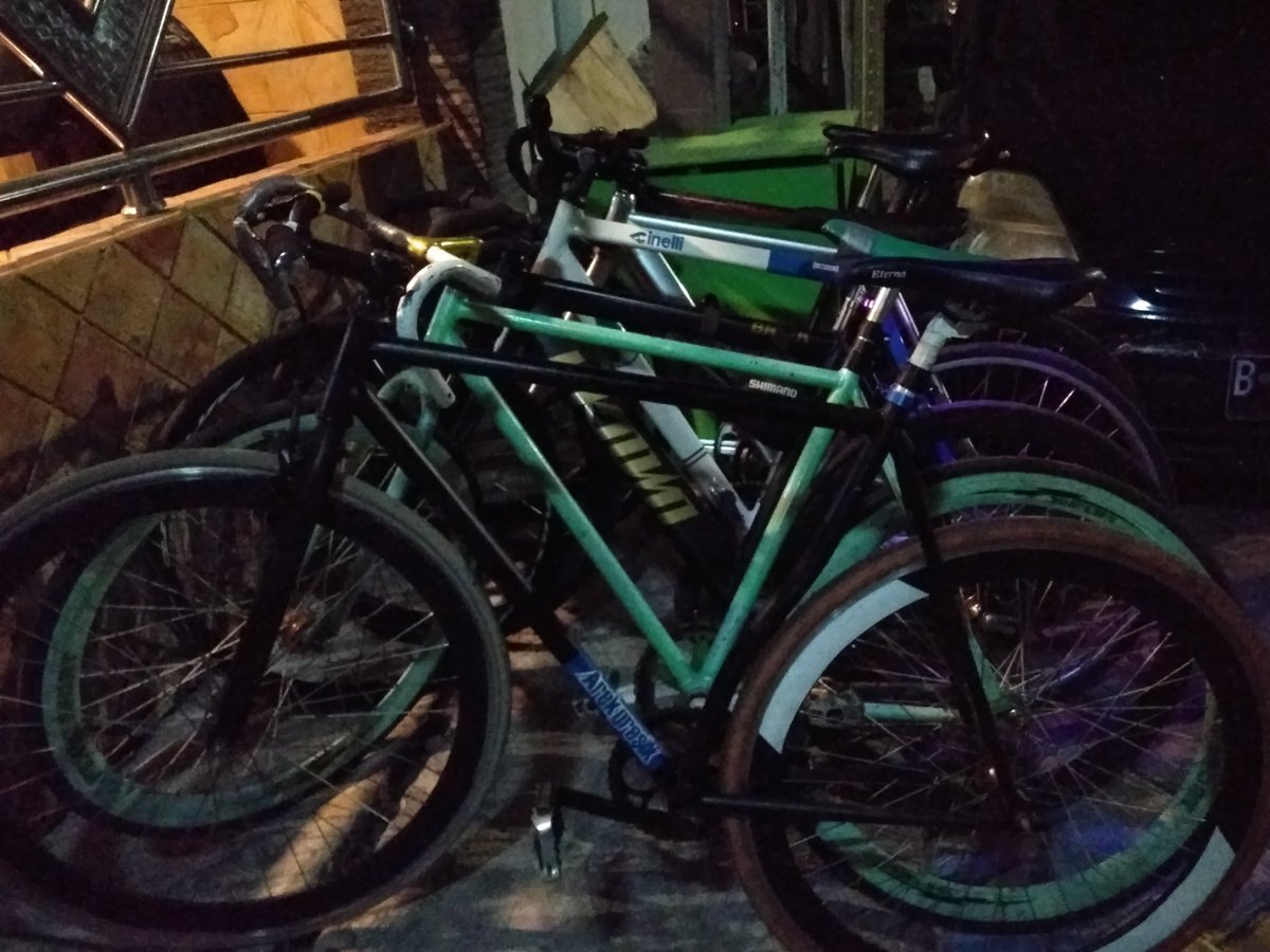 Gresfix's tweet image. rabu malam ngopi