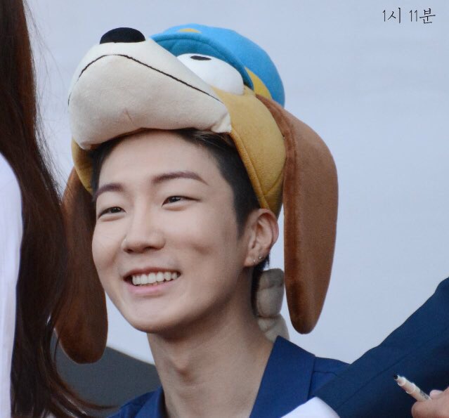 blockb9_24's tweet photo. WINNERのフニがしてるこんなピアスわかるひといますか〜〜？ https://t.co/MS5P1u9UsL