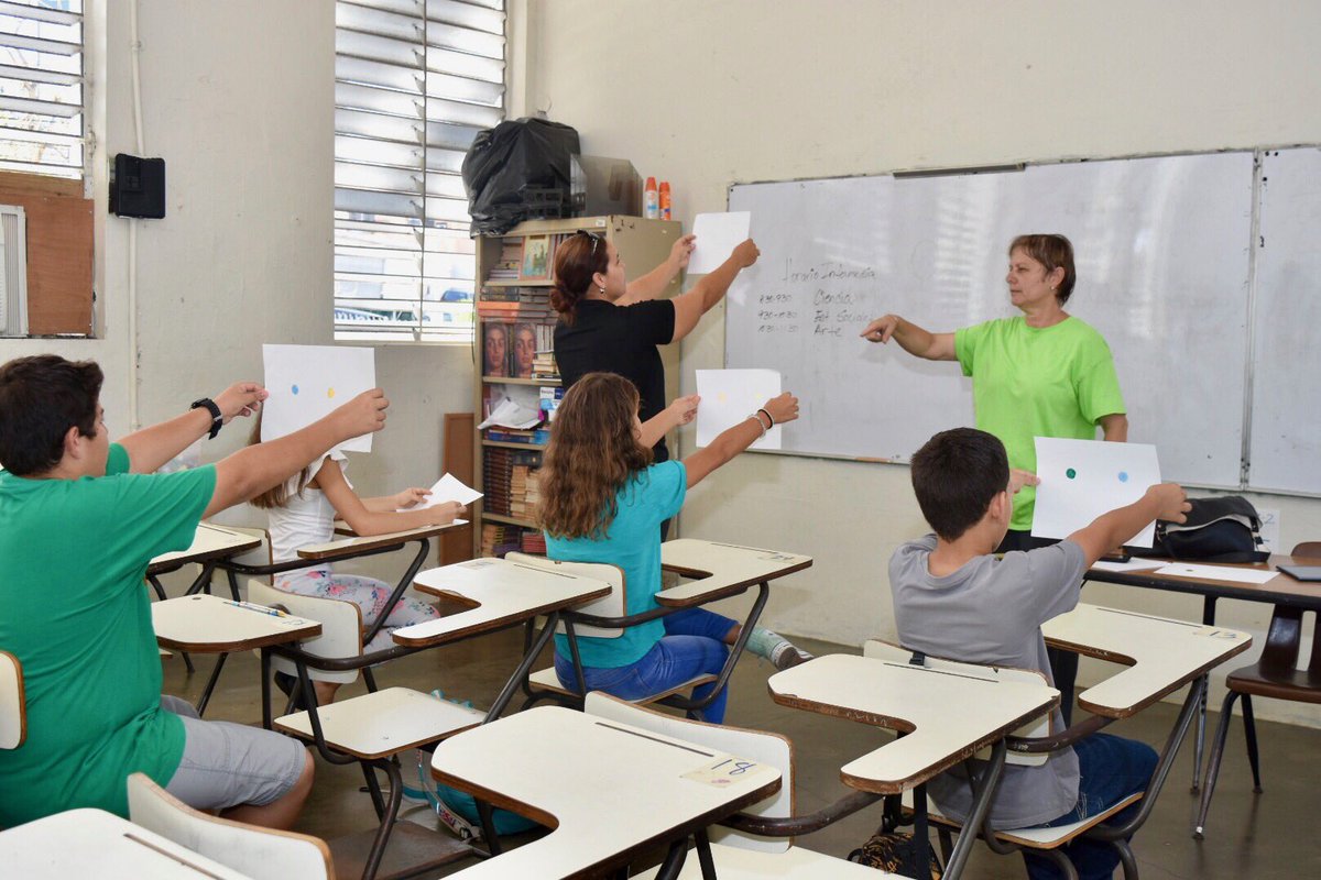 JuliaBKeleher's tweet photo. La Esc Bilingüe Padre Rufo de Santurce viento en popa como un centro de apoyo. Maestros y estudiantes comprometidos con echar pa' lante! https://t.co/5jO3bVUiN6