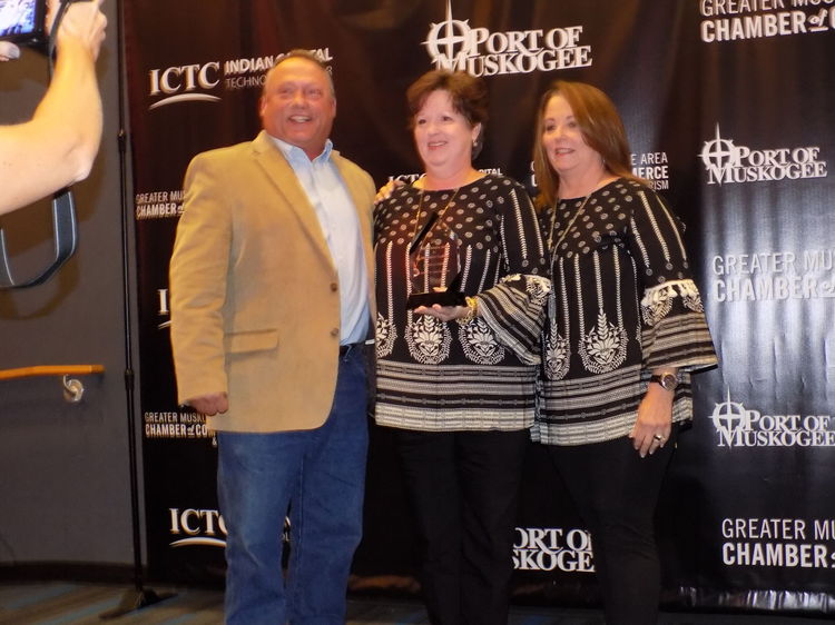 PortMuskogee's tweet photo. @MuskogeePhoenix 20th Ann Biz & Ind Bnqt-Congrats winners & thanks committee & sponsors! https://t.co/CqT4noGcl3 #madeinmuskogee #mfgday17 https://t.co/beLTONFx5N