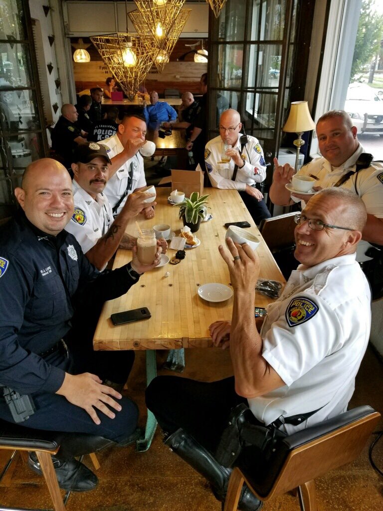 ftlauderdalepd's tweet photo. #FLPD We also have officers at #GrindCoffeeProject and they’re definitely enjoying #CoffeeWithACopDay2017! Come say HI 👋☕️ https://t.co/pcLbyqNpLQ