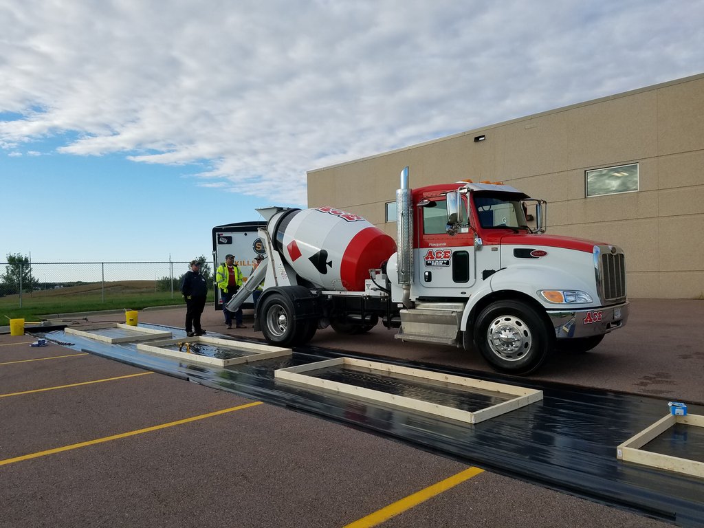 Patty_asphalt's tweet photo. "PipSqueak" has arrived!  All ready for @AGCofSD #buildsouthdakota https://t.co/je5n6a4P0T