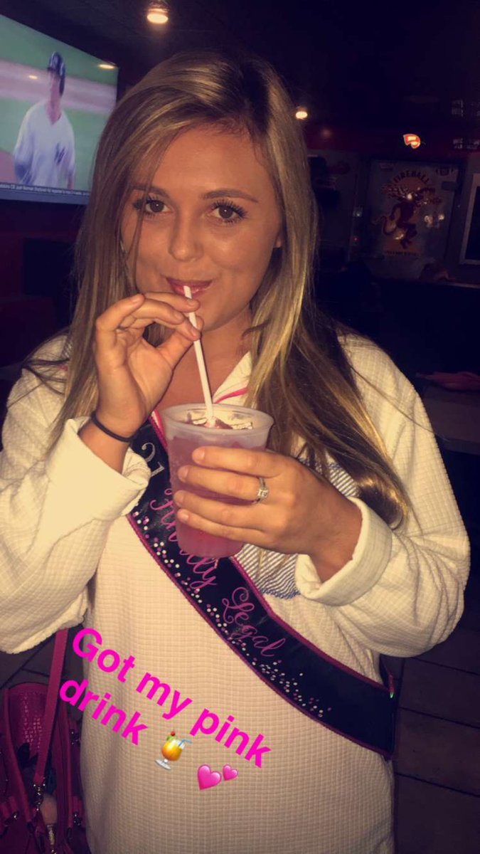 Rebecca_Fox9's tweet photo. H21BD 💋 https://t.co/ukaHw434FV