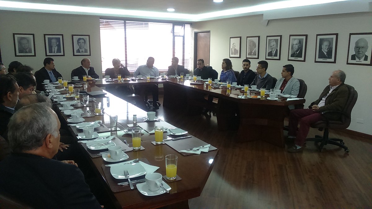 HidraulicaECI's tweet photo. #Evento_IMEC_Escuela reunión con Empresarios para explorar colaboración EMPRESA UNIVERSIDAD .@Escuelaing busca soluciones a  la industria https://t.co/3DtYMuLCLt