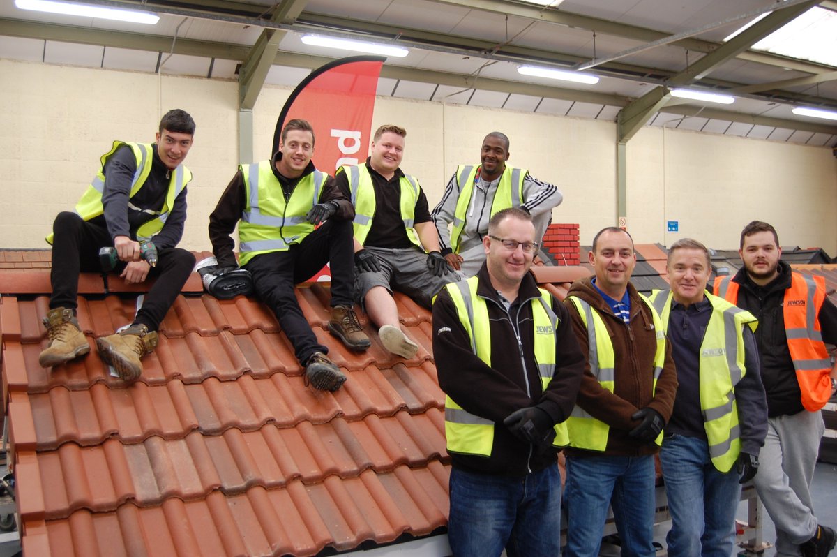 Redland_Trainr's tweet photo. Well done to latest group from @Jewson @JewsonRoofing @Jewson_Roofing during their 2 day @_Redland #pitched #roofing course!! 👏🔨🏠😀 https://t.co/FxeDmZDyzY