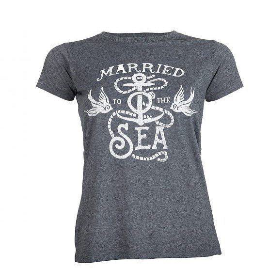 Spreading_Aloha's tweet photo. Autumn is about layers and a t-shirt is a great start #spreadingthealoha #marriedtothesea https://t.co/eCQoV2krah https://t.co/jiedzSoL2t