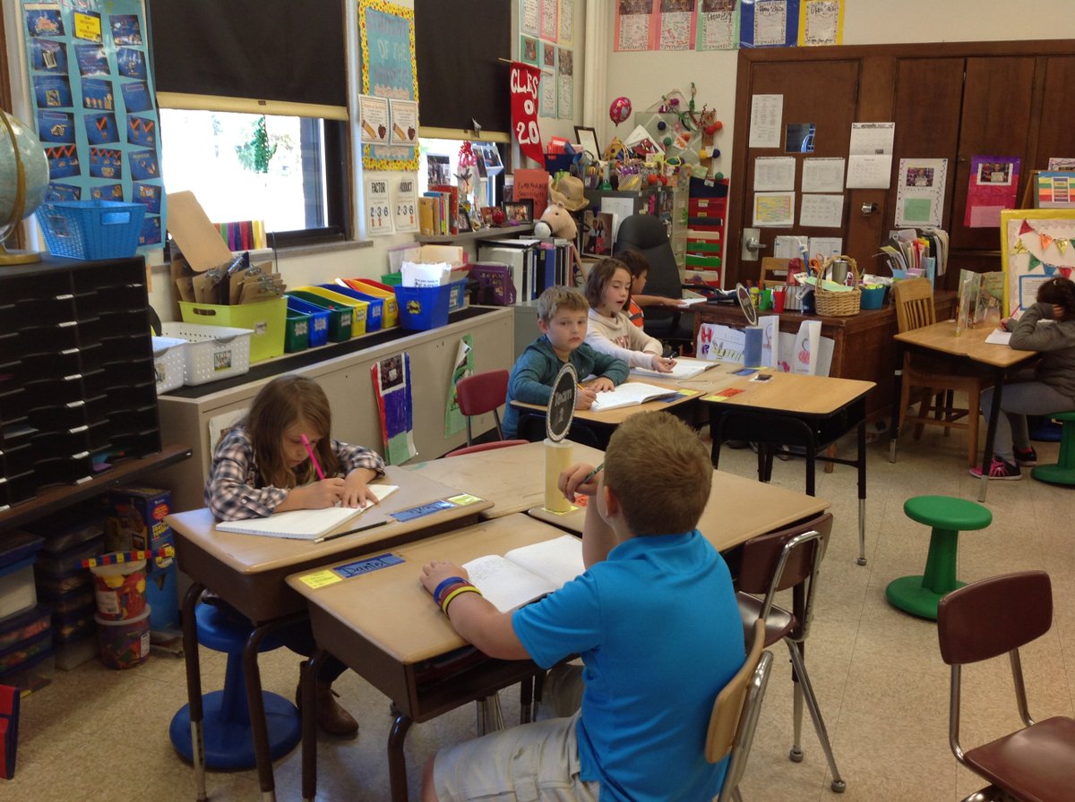stephbhughes30's tweet photo. 3rd Grade Writing Workshop! #OliviaWahlcomingsoon #WritingWorkshop #WritingPathways #3rdgradeauthors https://t.co/p5SMh3unqN