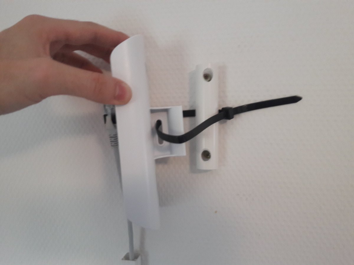 FreifunkGG's tweet photo. Wir bauen uns eine Wandhalterung... #freifunk https://t.co/QdroSNk5v9