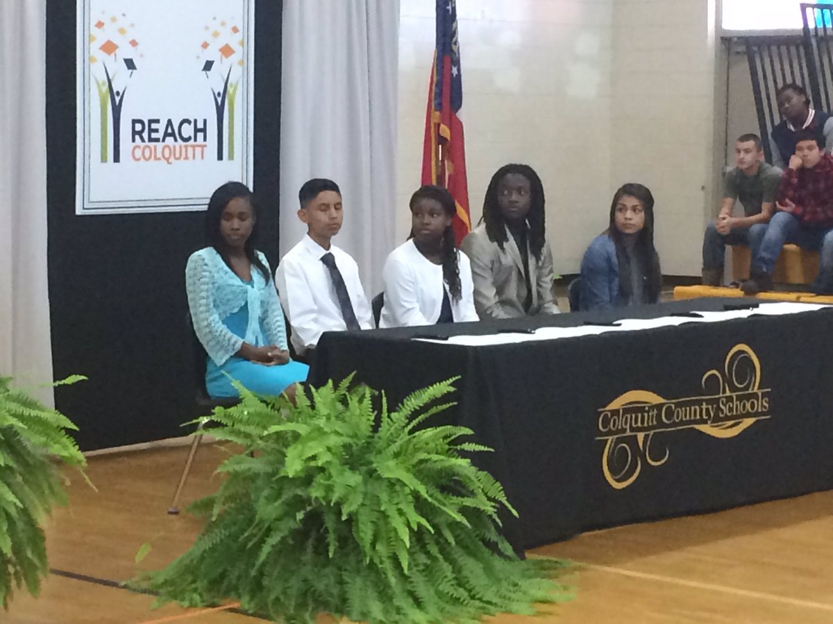 DledbetterTV's tweet photo. These 5 students are the first in Colquitt County to become Reach Scholars. https://t.co/pYyyJzYpE2