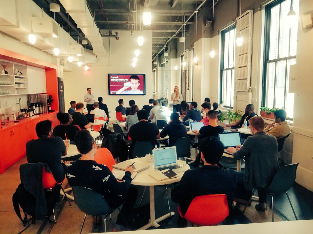 mjflowells's tweet photo. Amazed w/ turnout @CUNY #Startups presentation about #TalkingToCustomers from @andrewackerman @dreamit https://t.co/BzYCZRpHAE