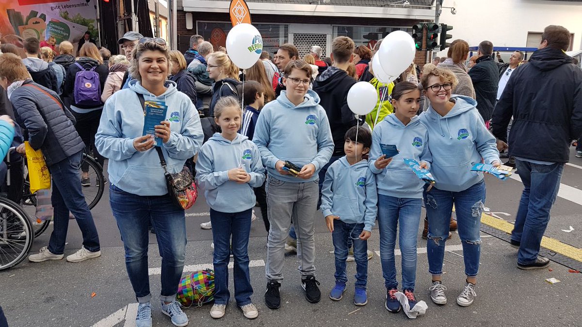 Pool_Reporter's tweet image. @Pool_Reporter auf dem Stadtfest #Dreieich. Vor Ort informierten wir über das Thema #Poolsicherheit. Viele interessante Gespräche! Danke!