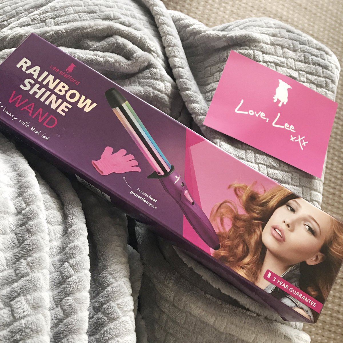fromsarahlex's tweet photo. Received this gorgeous #RainbowShine wand from @leestaffordhair - itβll be on the blog soon π https://t.co/ouISewAccg