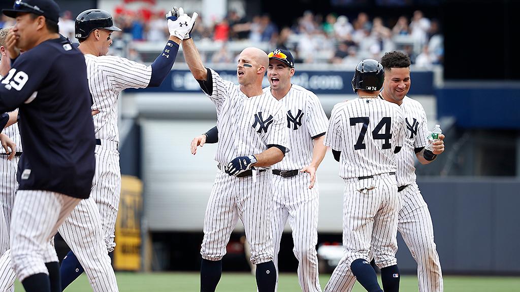 Yankees's tweet image. We’ve teamed up with @Delta to send a lucky fan to ALDS Game 2 in CLE! 
RT for your chance to win #DeltaFlyAway.  atmlb.com/2xYOugC