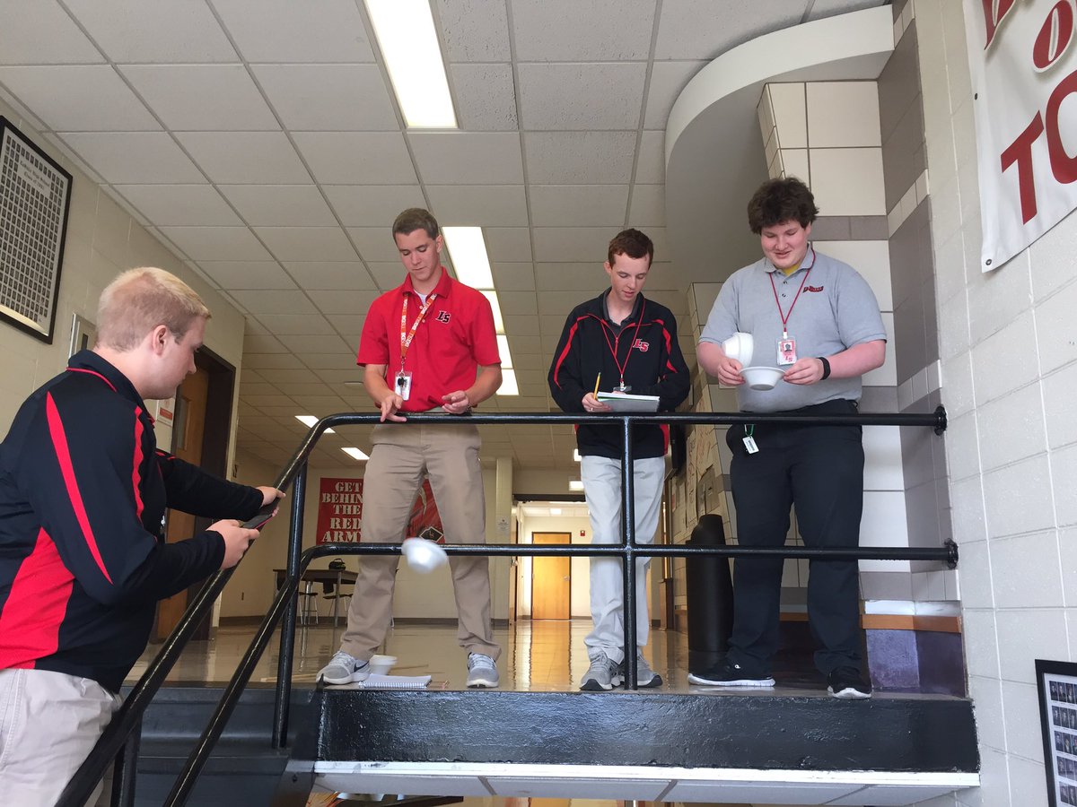 AaronMMarshall6's tweet image. Calculating mass and velocity @LaSallePride #PhysicsMatters