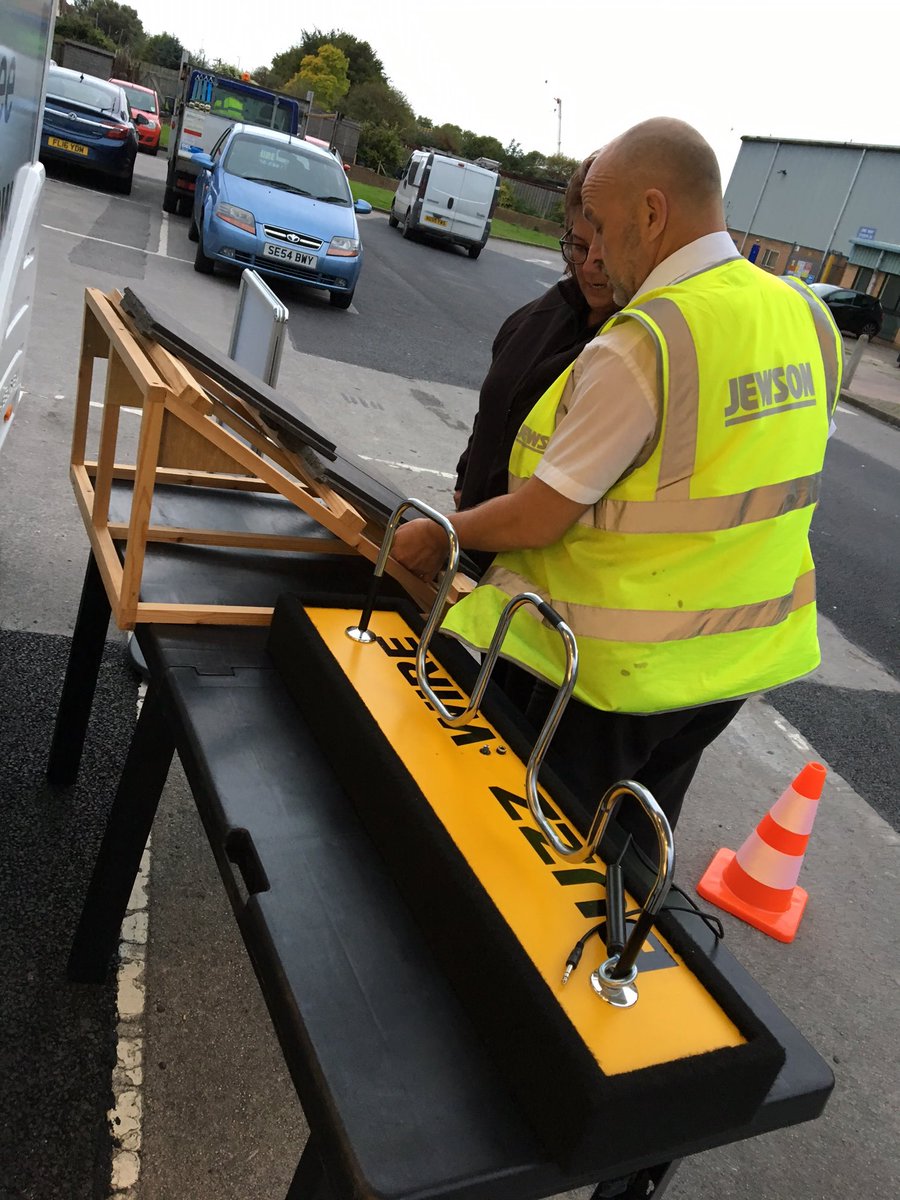 Veronique_WBUK's tweet photo. The Wienerberger Roofing Roadshow is back on the road. Great catch-up with @JewsonRoofing in Hull today #roofshow @wienerbergeruk https://t.co/nL9it6dsyS