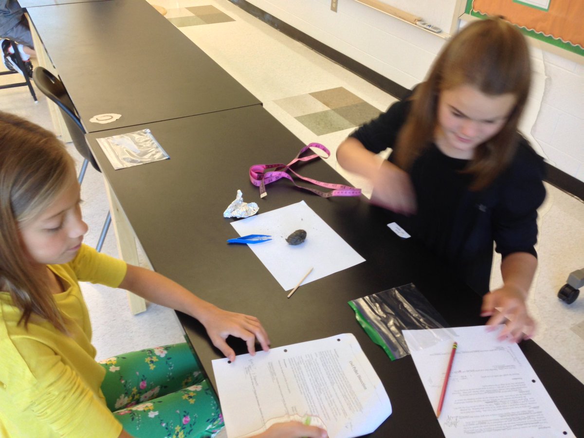 RCESLex1's tweet image. The students in @BrownRCES class are collecting lots of qualitative and quantitative data as they dissect their owl pellets. #oneRCE