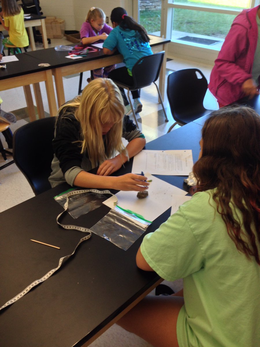 RCESLex1's tweet image. The students in @BrownRCES class are collecting lots of qualitative and quantitative data as they dissect their owl pellets. #oneRCE