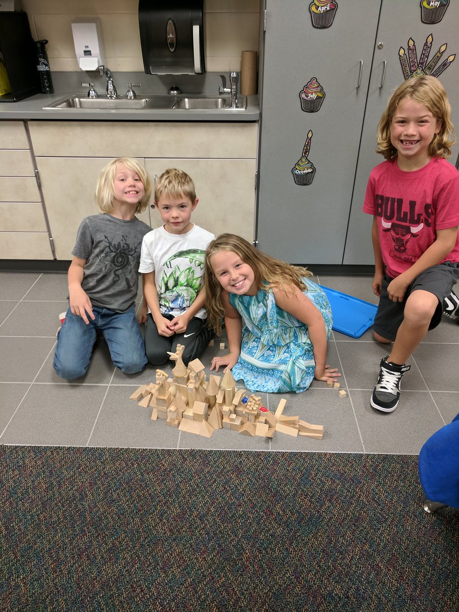 MrsBaltzerWES's tweet photo. Inside Recess Fun! https://t.co/0Y1A7vTozi