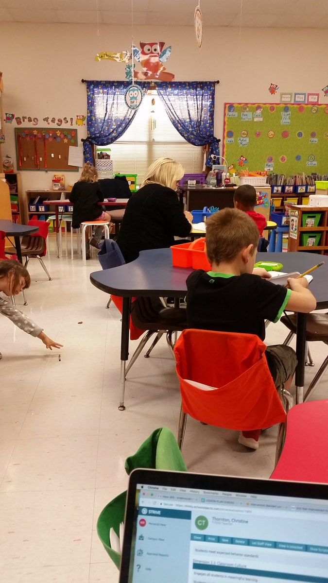 KelliRobinson8's tweet photo. Kinder students working on writing in @rugrathandler class!#highexpectations #trinityisd https://t.co/BcgMueGwfz