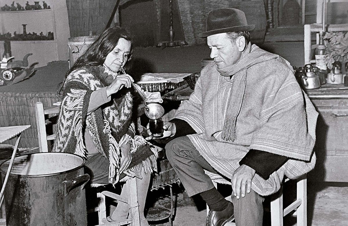 Violeta Parra y Nicanor Parra en la carpa de La Reina, año 1966.
#VioletaParra