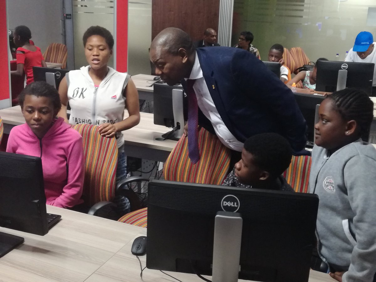 Bongi_ATG's tweet photo. It seems like team Culture Industry have secured their first client as they impress Dr Mkhize with their pitch @africateengeeks #FOC2017 https://t.co/Jpc37ot2a6