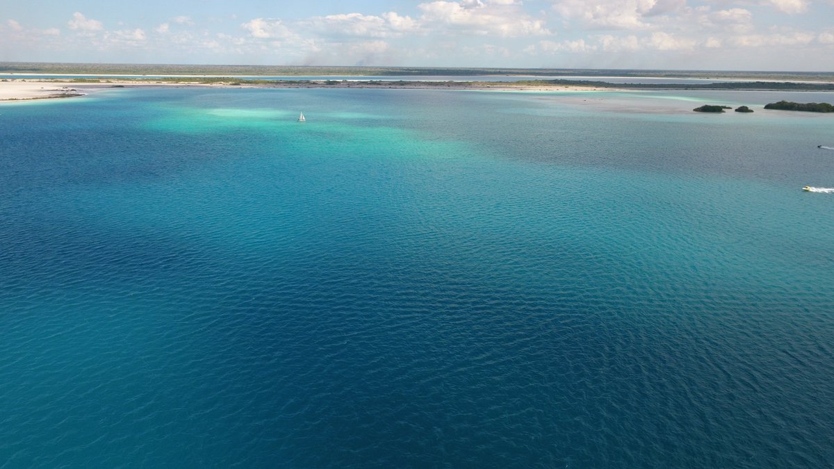 consejovisiones's tweet photo. ¿Qué imagen te gusta más de la laguna de Bacalar? #ConsejoDeVisiones #ElLlamadoDelAgua #Bacalar https://t.co/I5jGVMVrrx